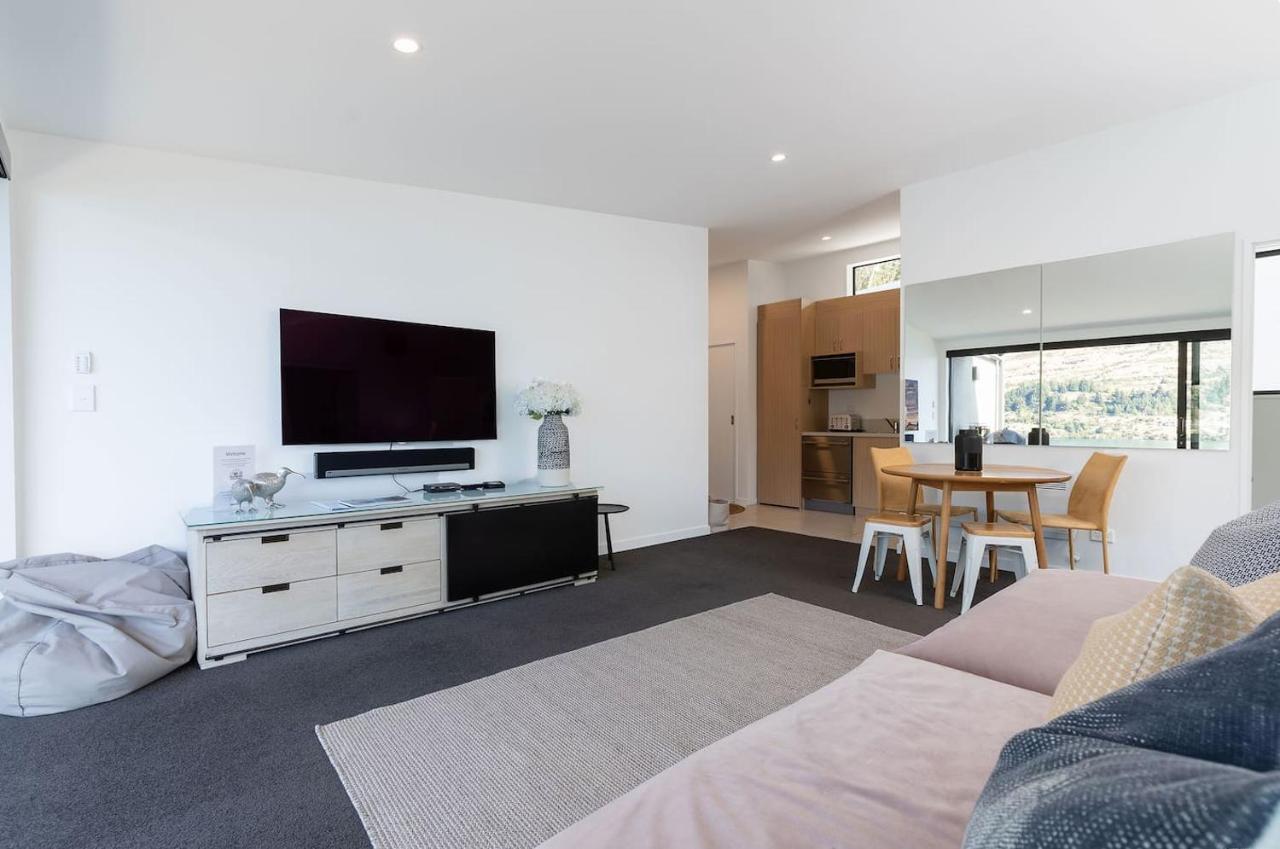 'Lakelife' Lake Front Apartment Куийнстаун Екстериор снимка